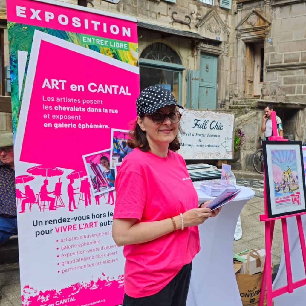 amylee au marché de pays de murat communication autour de l'événement art en cantal